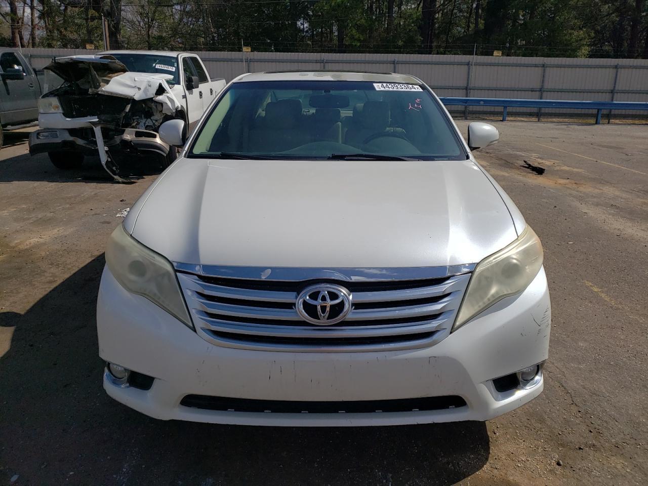 2011 TOYOTA AVALON BAS - Image 5