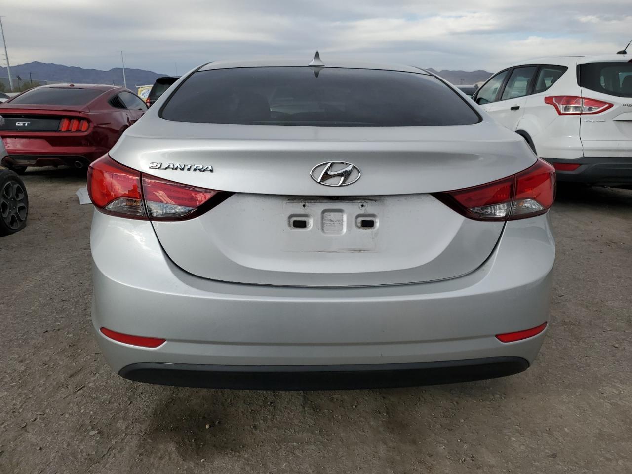 2015 HYUNDAI ELANTRA SE - Image 6