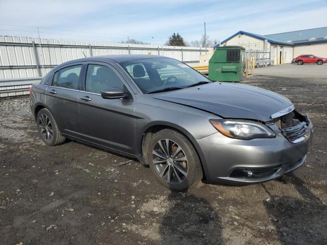 2013 Chrysler 200 Touring - Image 4