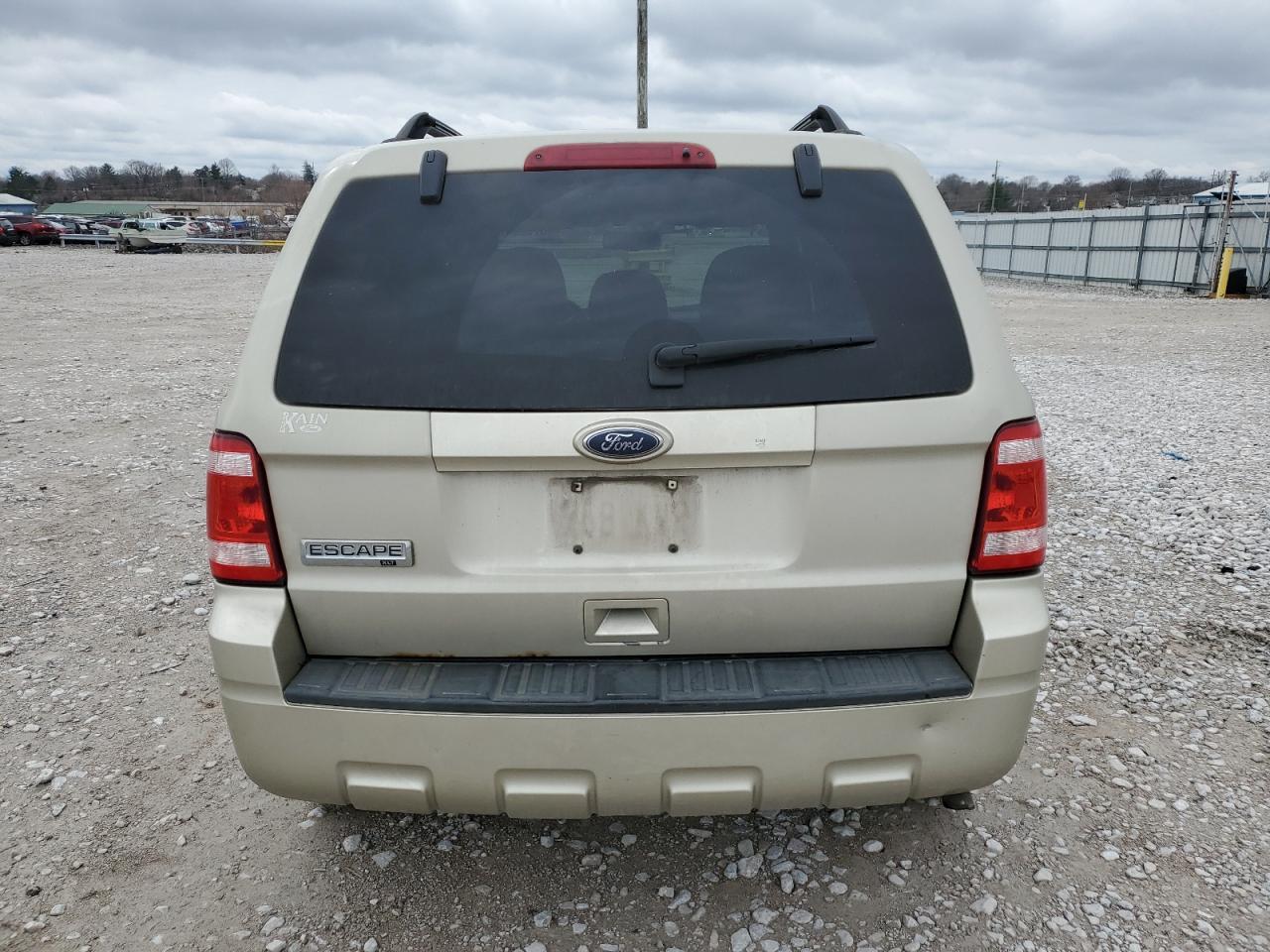 2010 FORD ESCAPE XLT - Image 6
