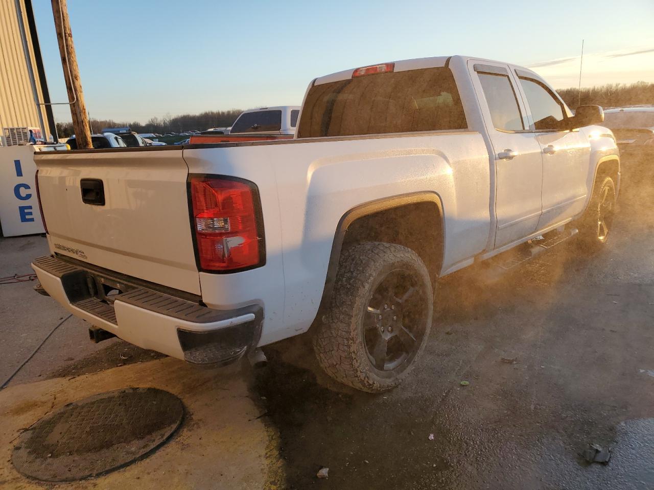 2016 GMC SIERRA K15 - Фото 3