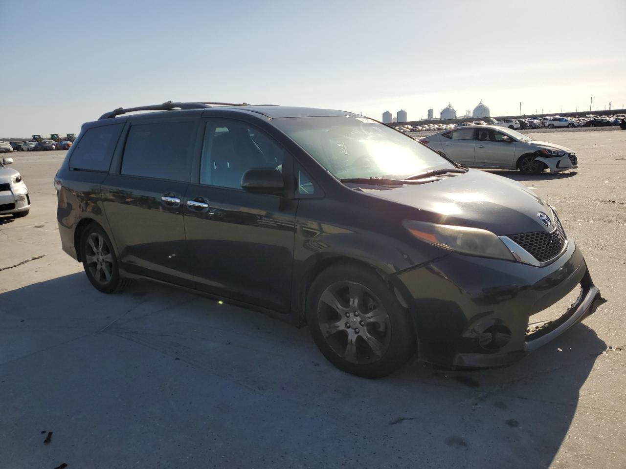 2015 TOYOTA SIENNA SPO - Image 4
