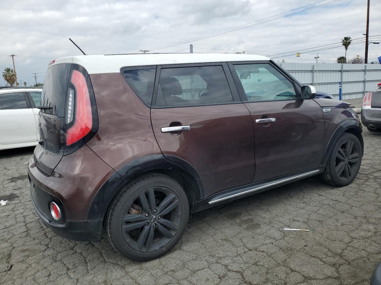 2017 KIA SOUL + - Image 3