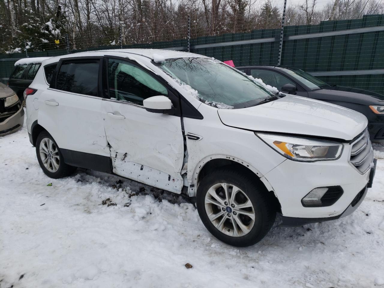 2017 FORD ESCAPE SE - Фото 4