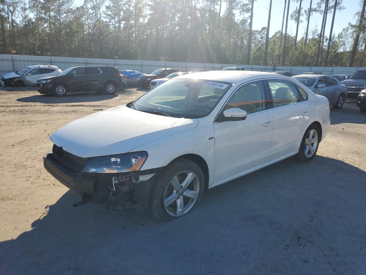 2015 VOLKSWAGEN PASSAT S