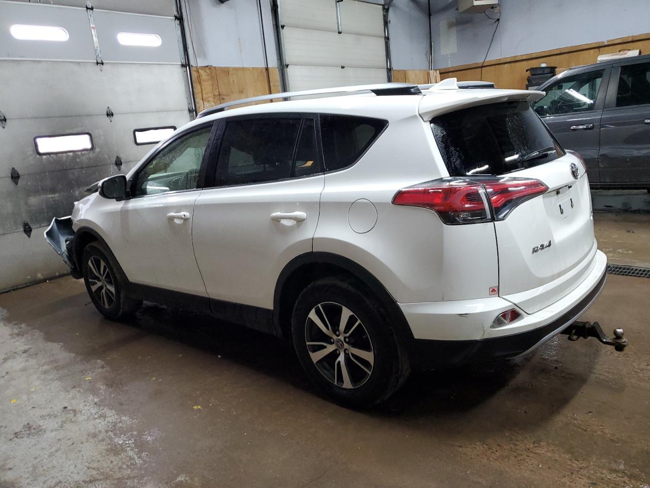 2017 TOYOTA RAV4 XLE - Фото 2