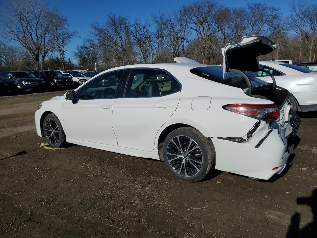 2018 TOYOTA CAMRY L - Фото 2
