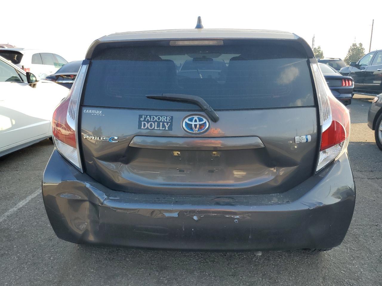 2015 TOYOTA PRIUS C - Image 6