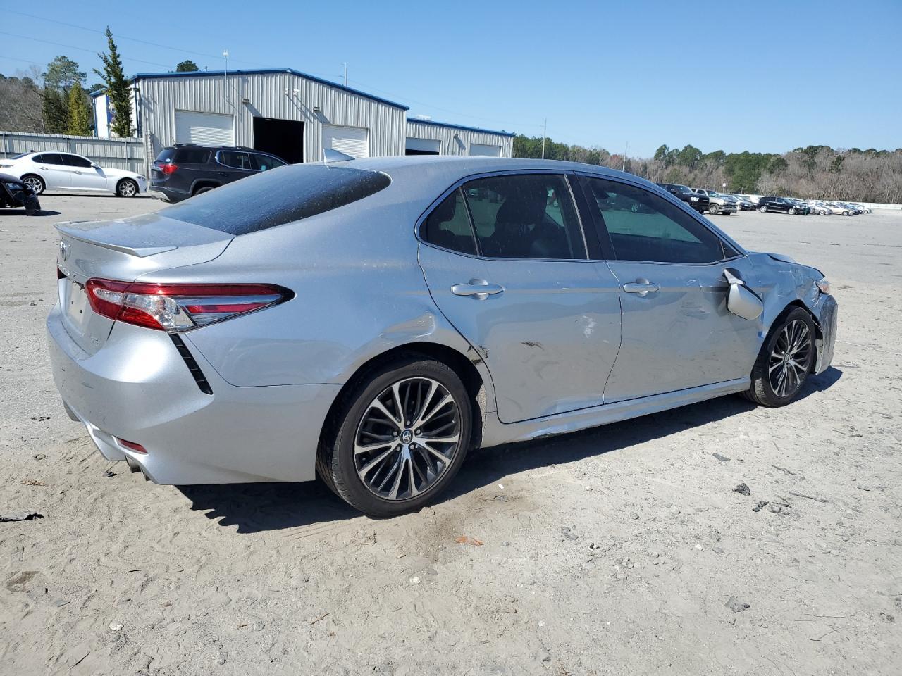 2019 TOYOTA CAMRY L - Фото 3