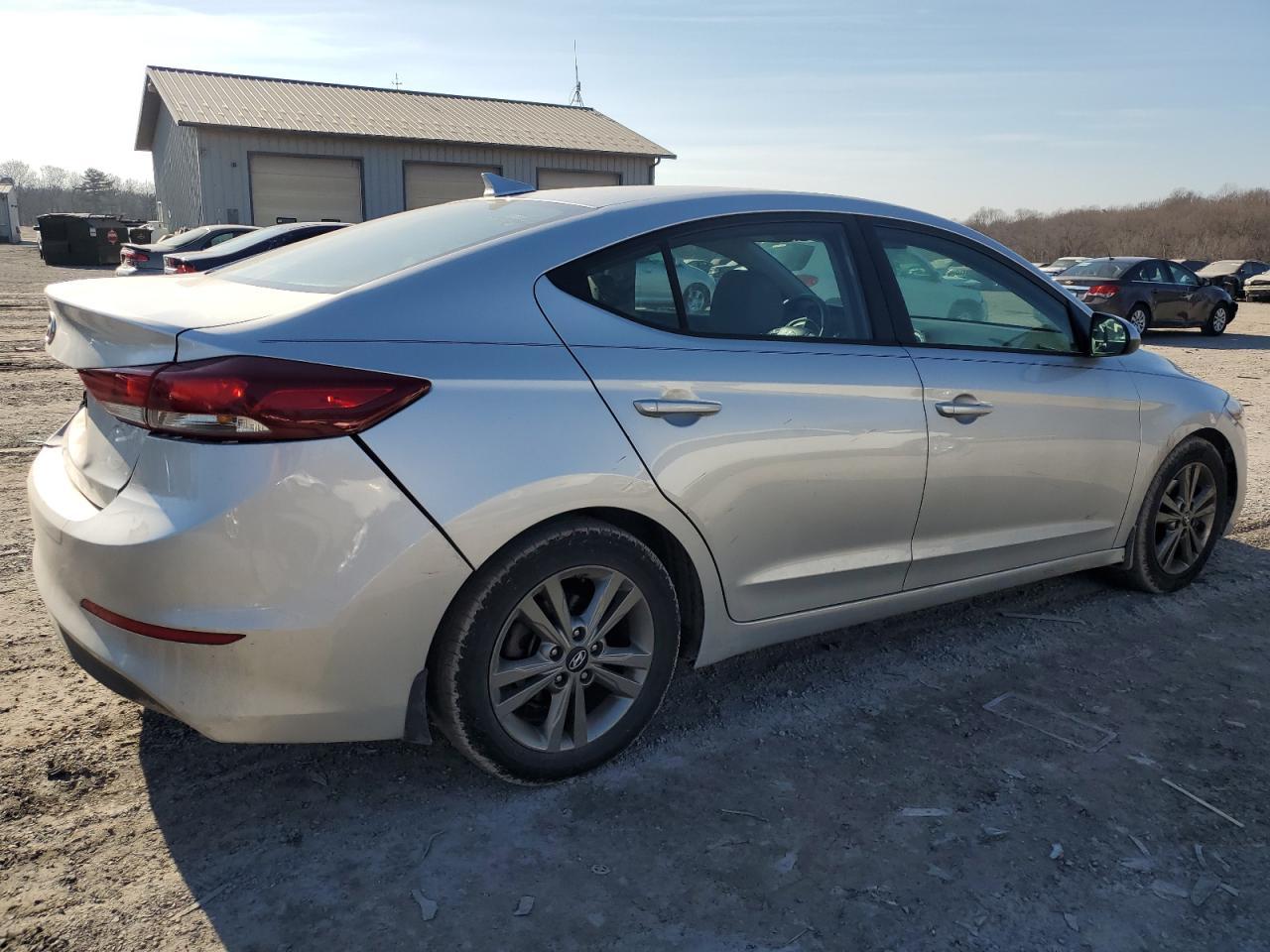 2018 HYUNDAI ELANTRA SE - Фото 3