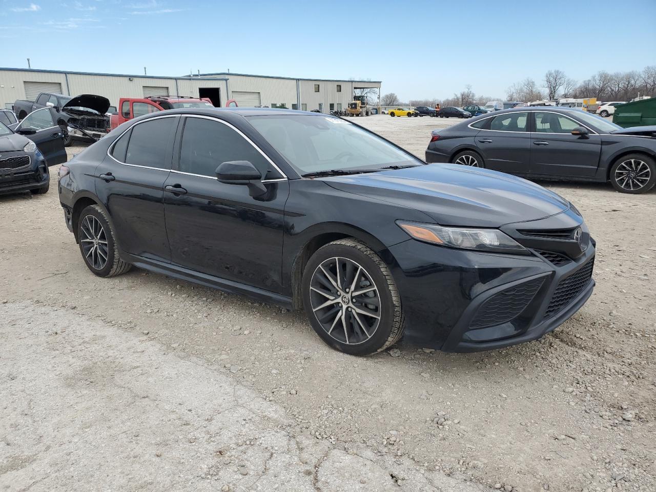 2021 TOYOTA CAMRY SE - Фото 4