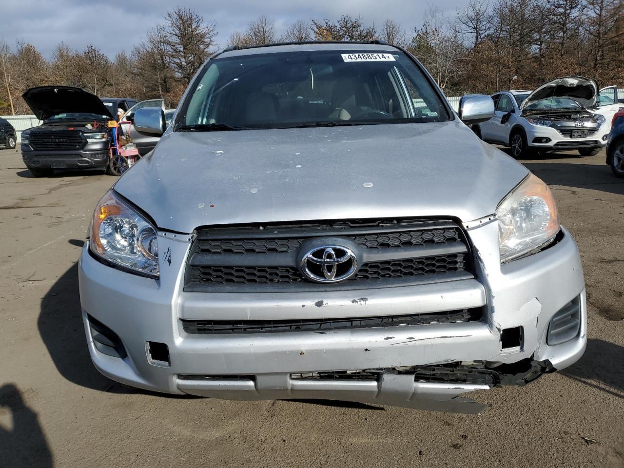 2011 TOYOTA RAV4 - Image 5