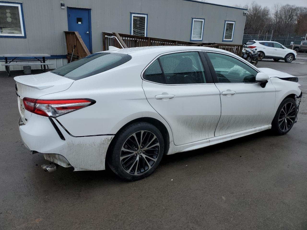 2020 TOYOTA CAMRY SE - Image 3