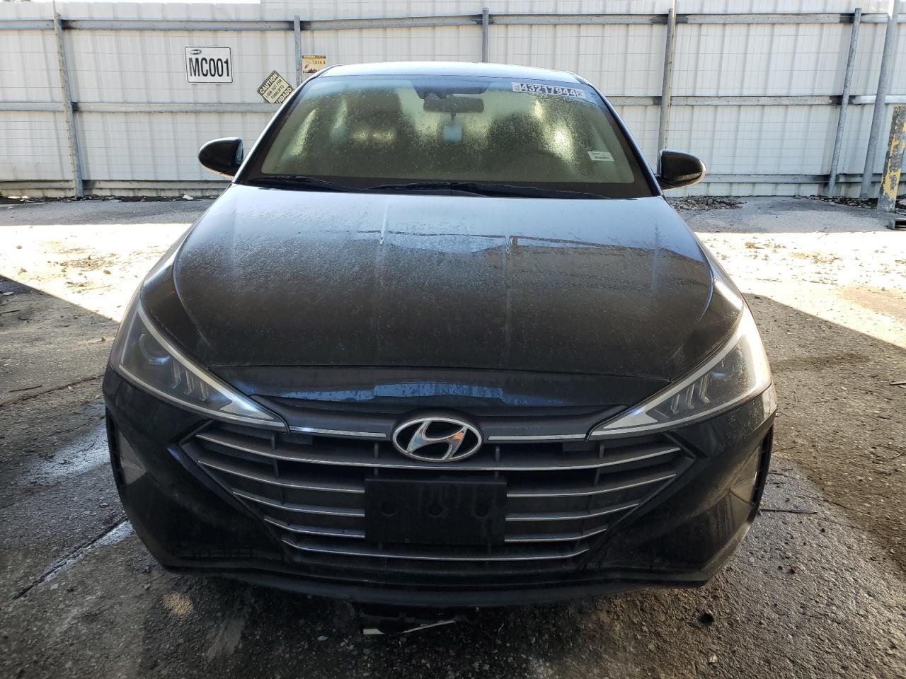 2019 HYUNDAI ELANTRA SE - Фото 5