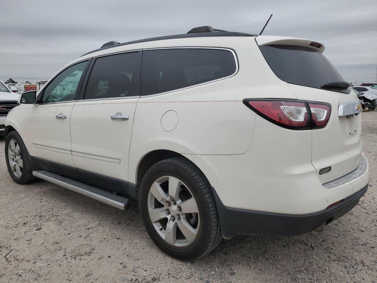 2015 CHEVROLET TRAVERSE L - Image 2