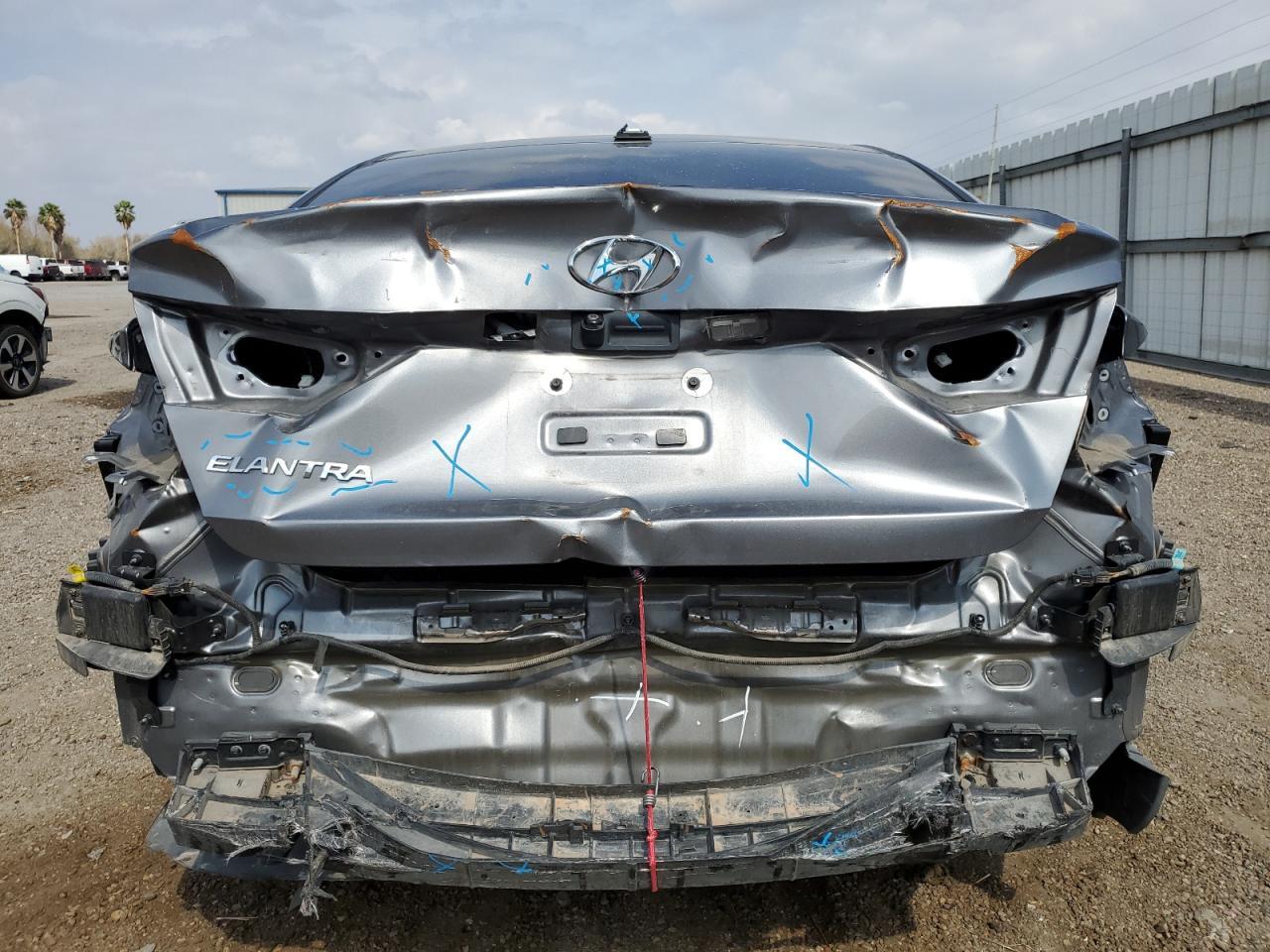 2018 HYUNDAI ELANTRA SE - Фото 6