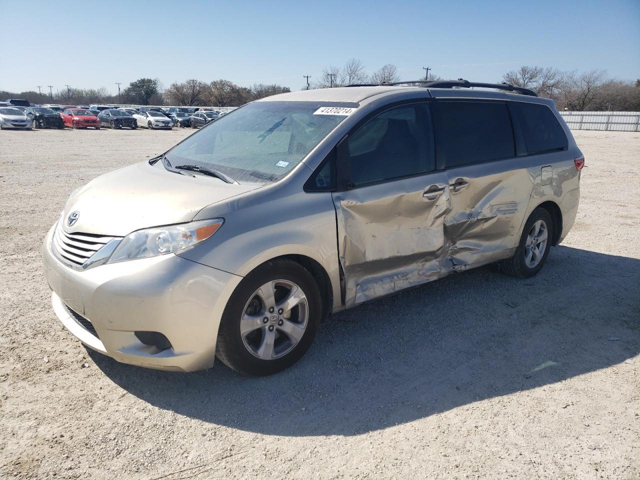 2015 TOYOTA SIENNA LE