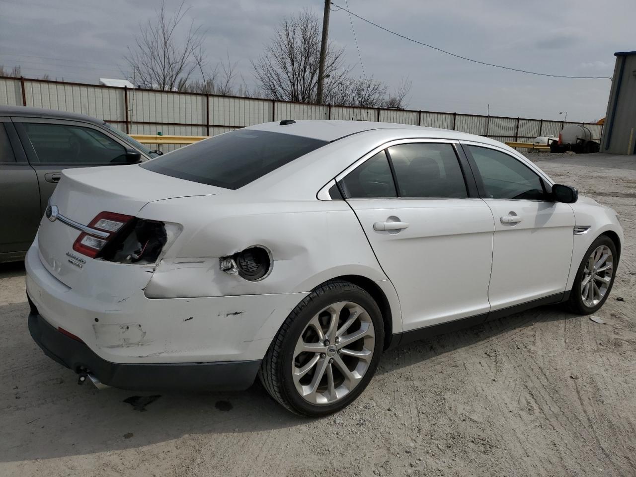 2013 FORD TAURUS LIM - Image 3
