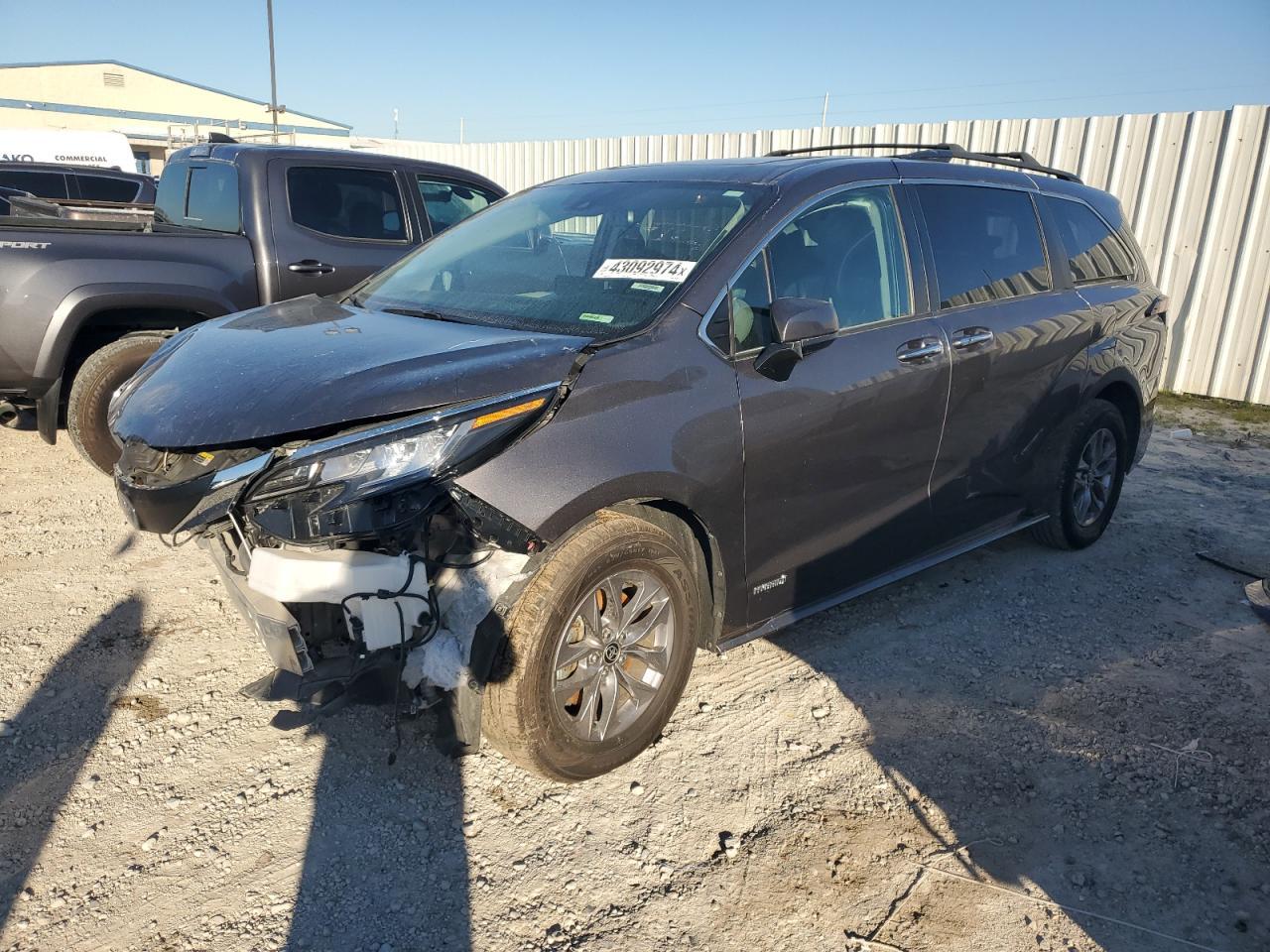 2021 TOYOTA SIENNA XLE car image