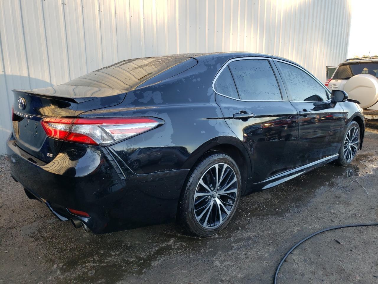 2018 TOYOTA CAMRY L - Фото 3
