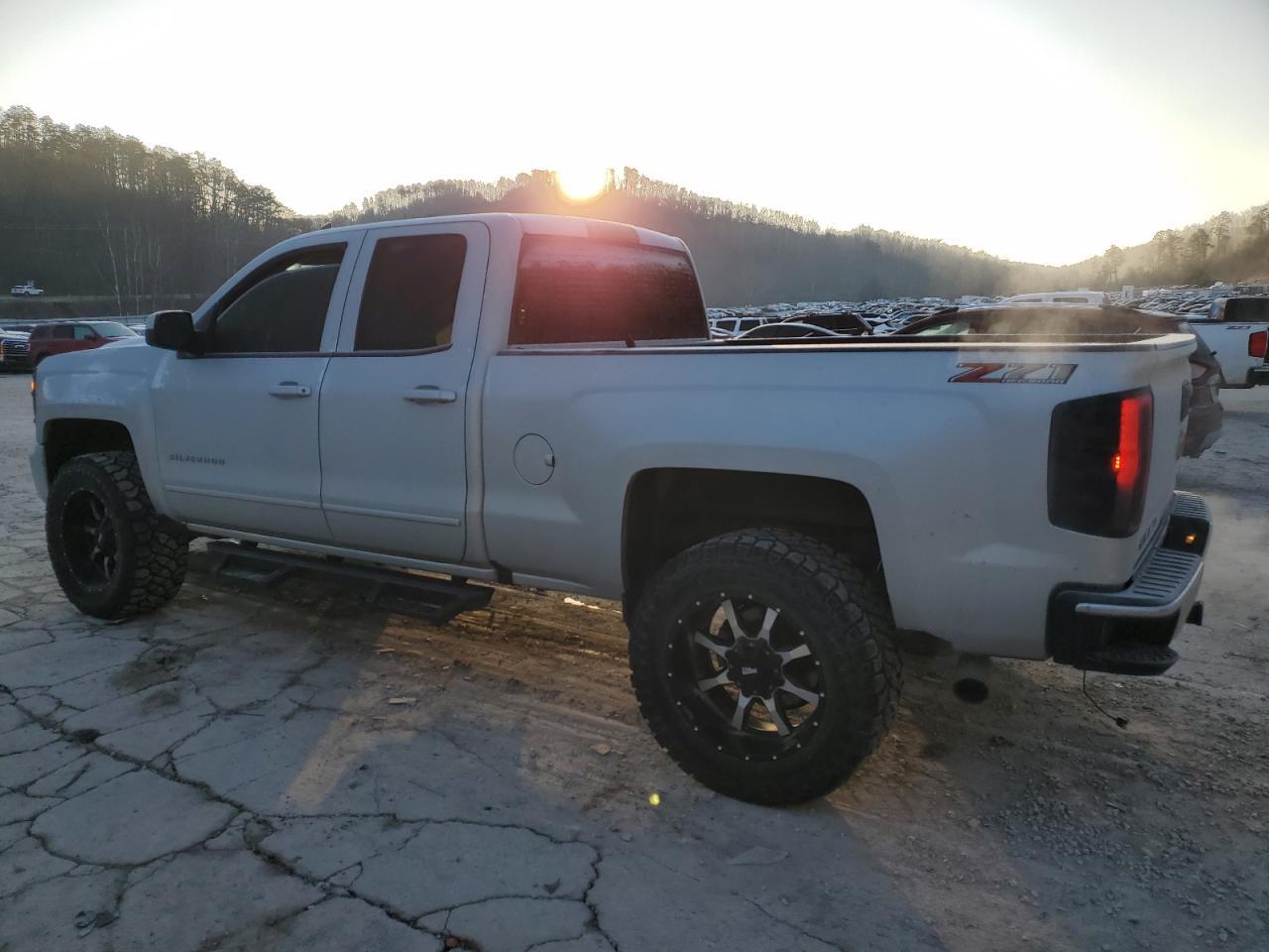 2018 CHEVROLET SILVERADO - Image 2