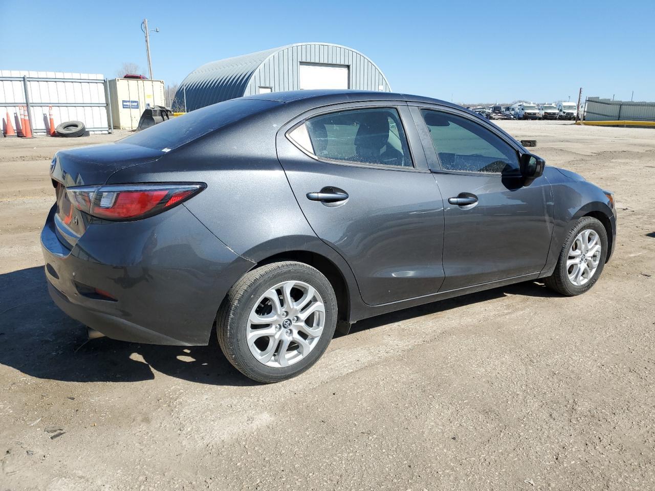 2017 TOYOTA YARIS IA - Фото 3
