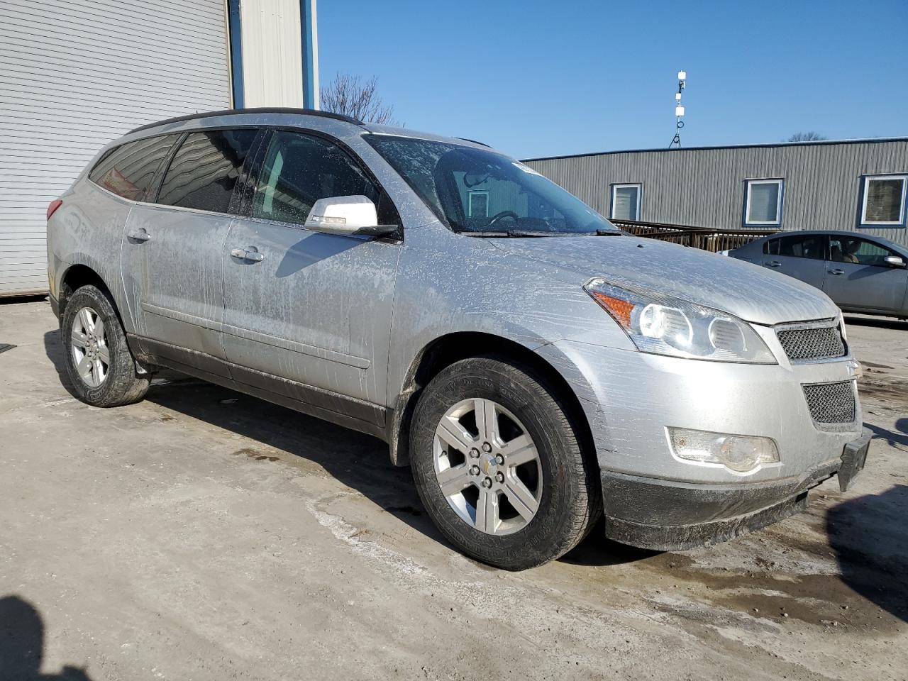 2011 CHEVROLET TRAVERSE L - Image 4