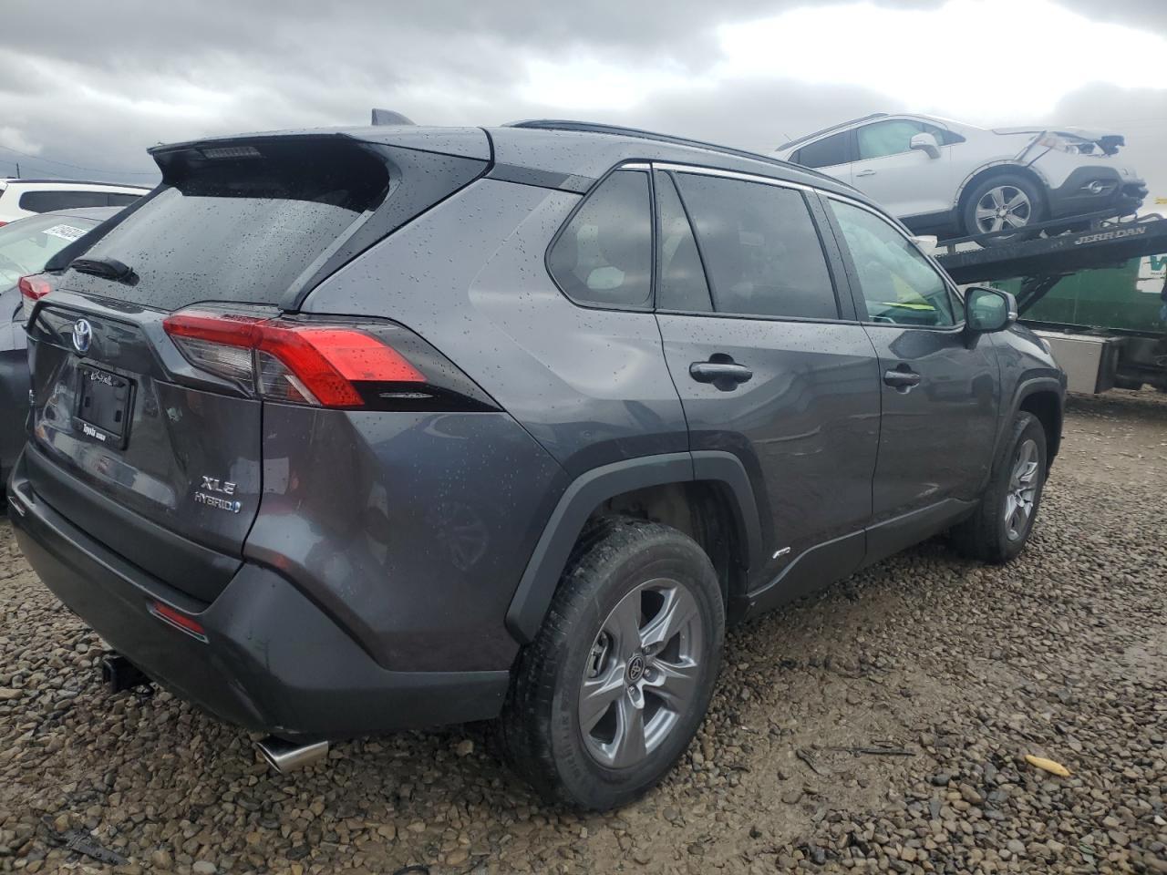 2022 TOYOTA RAV4 XLE - Фото 3