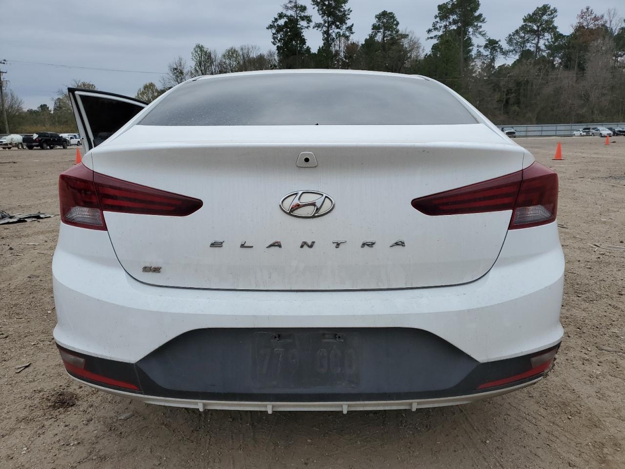 2019 HYUNDAI ELANTRA SE - Image 6