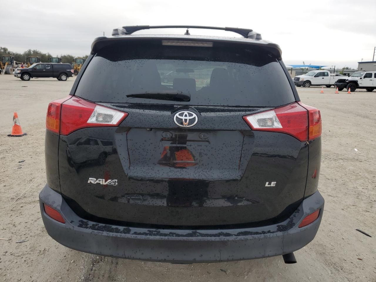 2015 TOYOTA RAV4 LE - Image 6