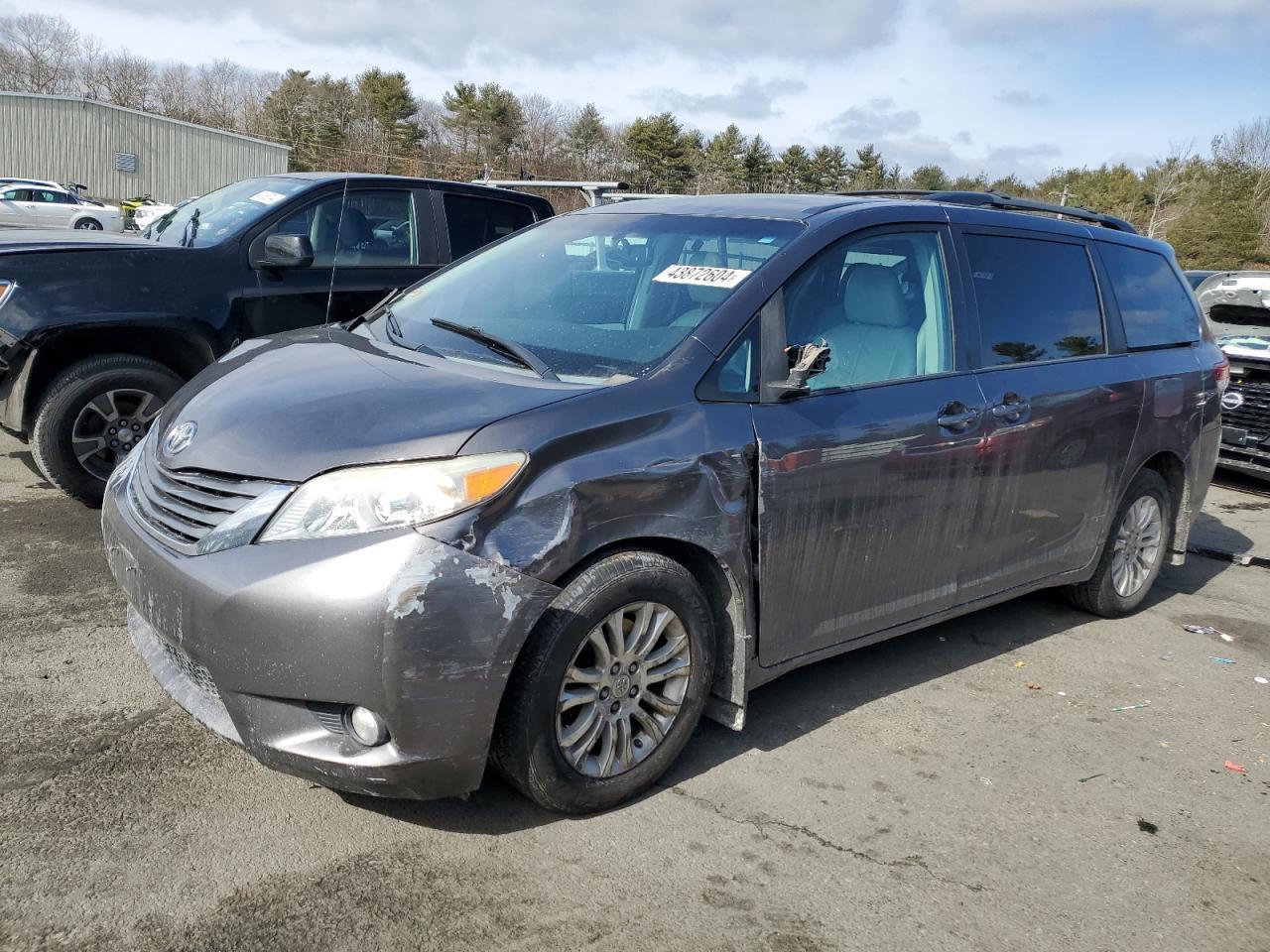 2011 TOYOTA SIENNA XLE