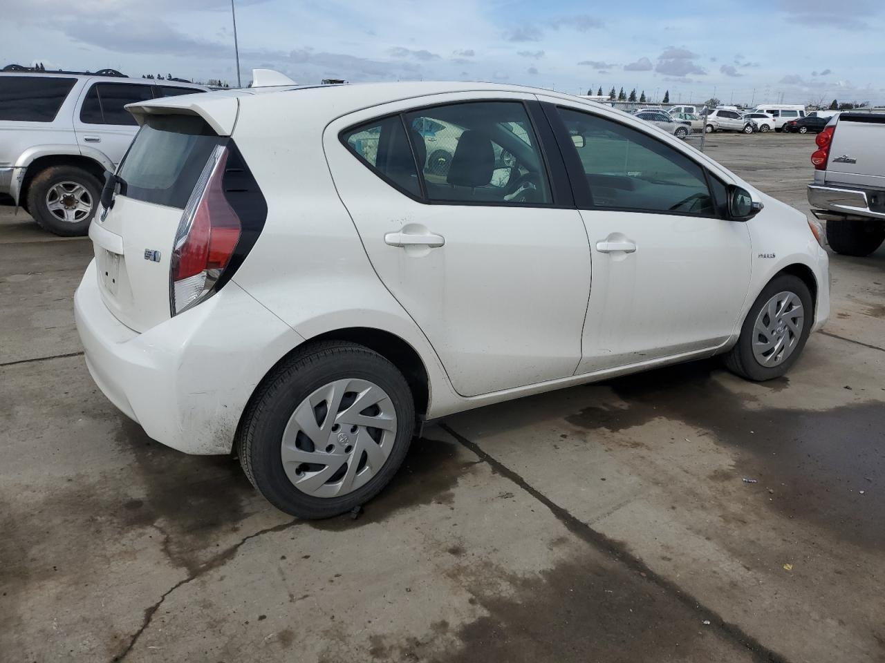 2016 TOYOTA PRIUS C - Фото 3