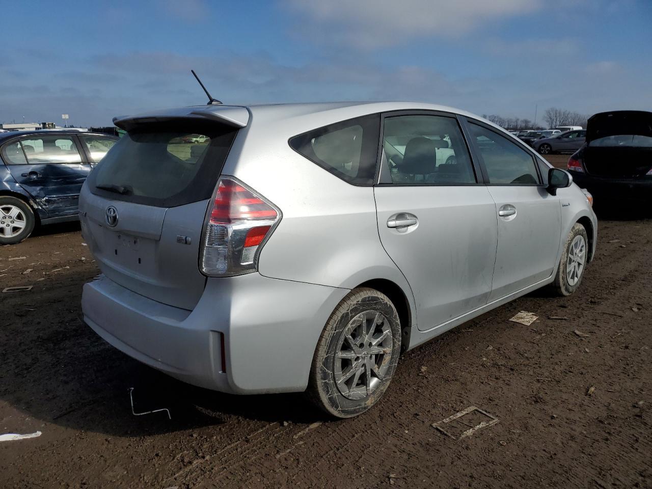 2016 TOYOTA PRIUS V - Image 3
