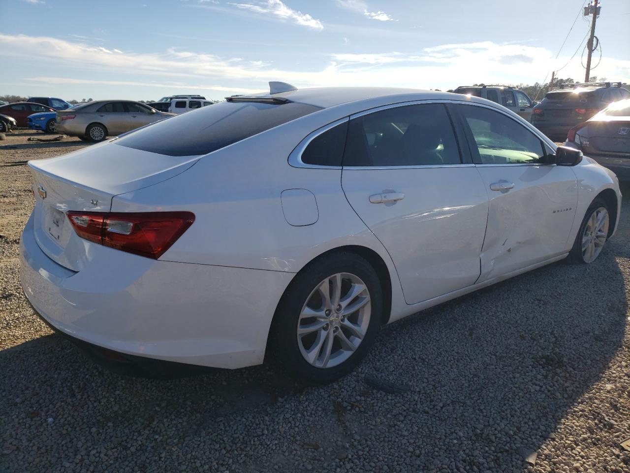 2017 CHEVROLET MALIBU LT - Image 3