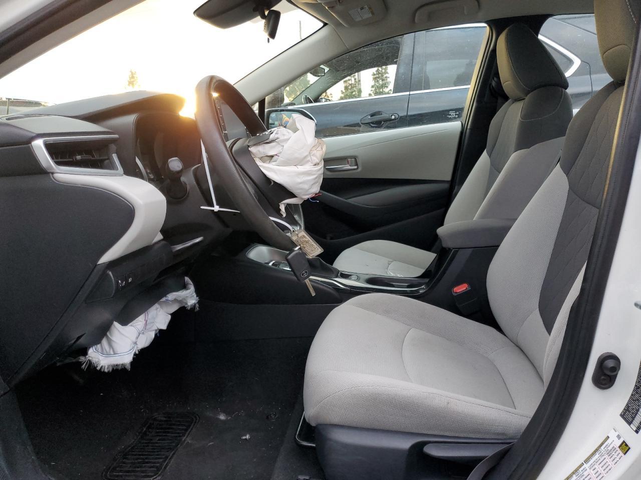 2020 TOYOTA COROLLA LE - Фото 7