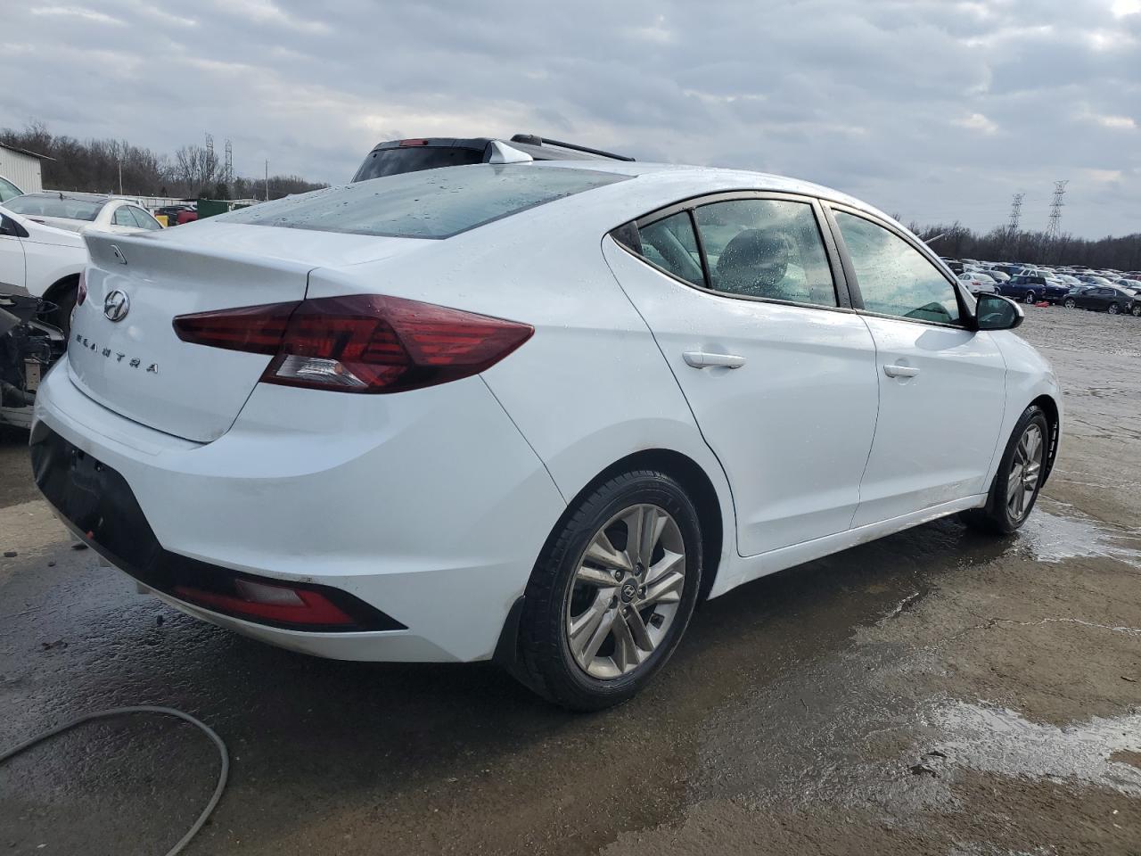 2019 HYUNDAI ELANTRA SE - Фото 3