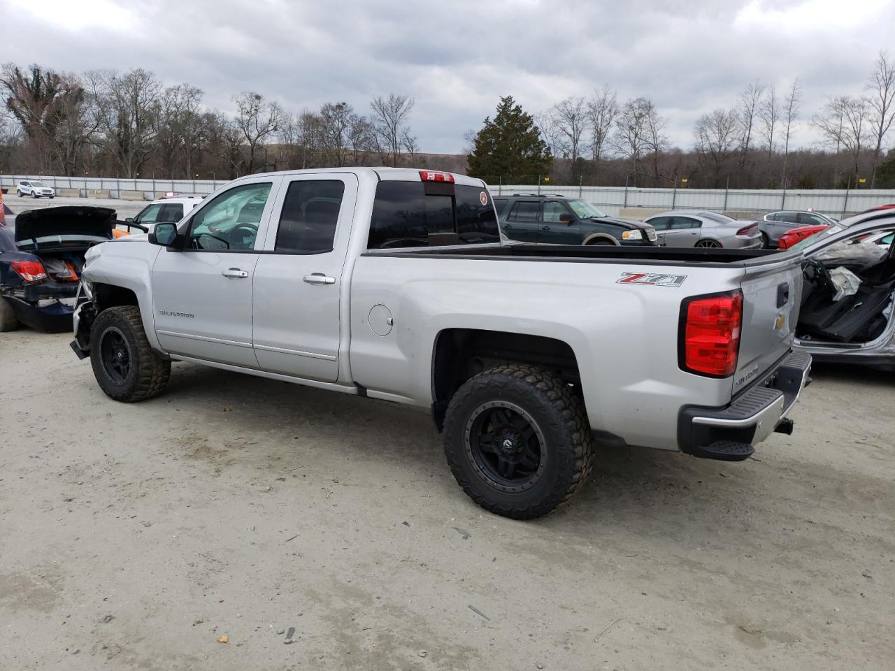 2017 CHEVROLET SILVERADO - Image 2