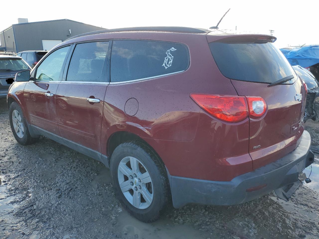 2011 CHEVROLET TRAVERSE L - Image 2