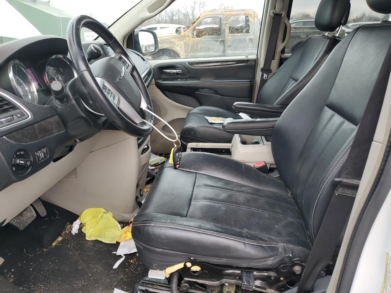 2014 CHRYSLER TOWN & COU - Фото 7
