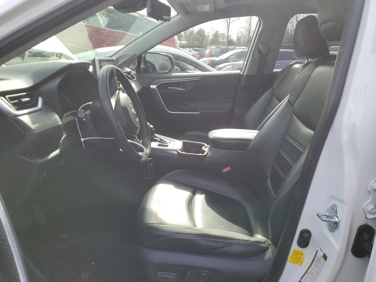 2019 TOYOTA RAV4 XLE P - Фото 7