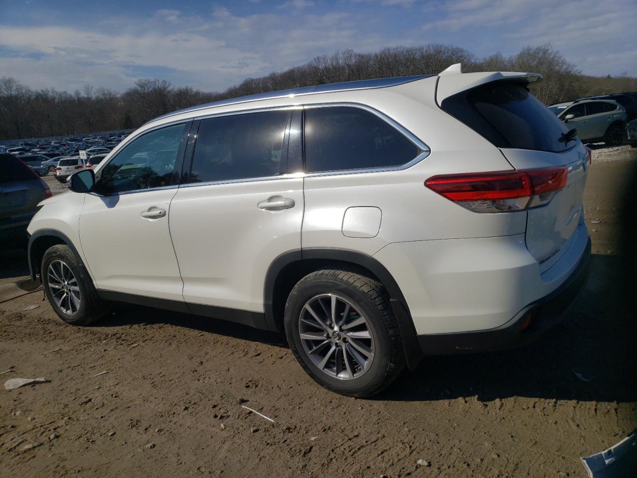 2019 TOYOTA HIGHLANDER - Фото 2