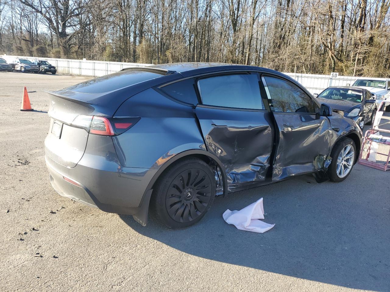 2023 TESLA MODEL Y - Фото 3