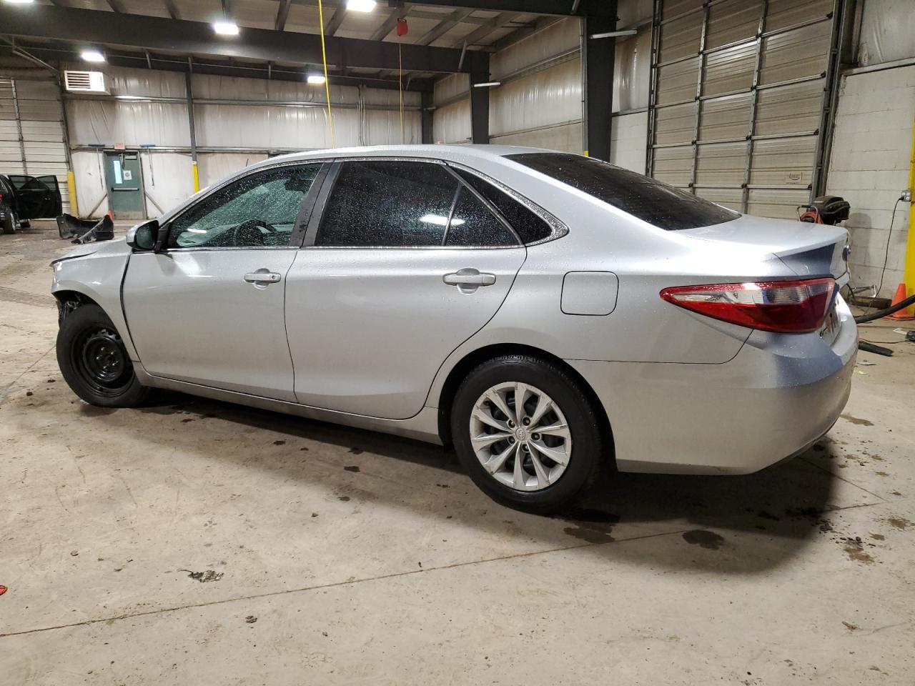2016 TOYOTA CAMRY LE - Фото 2