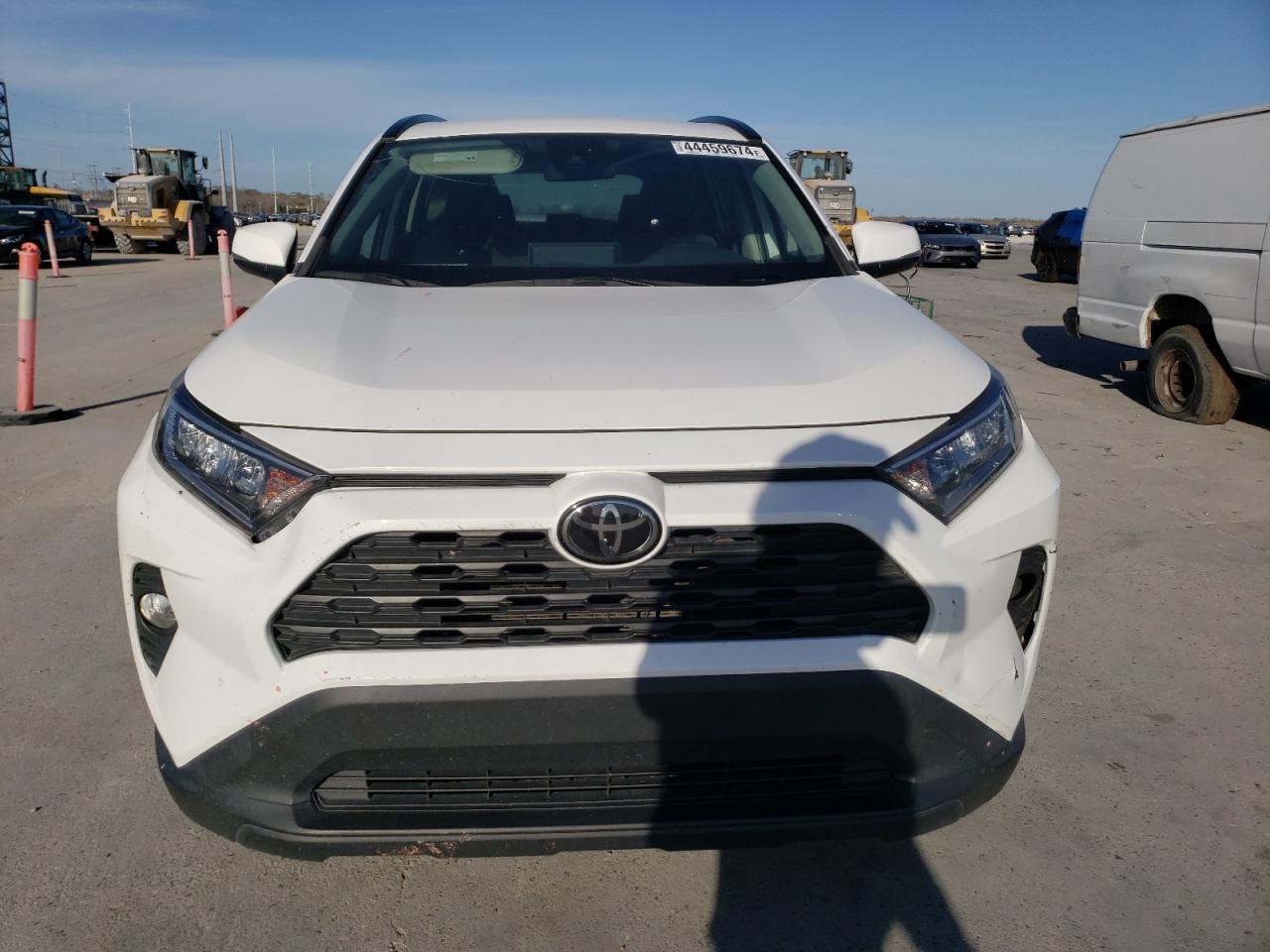 2020 TOYOTA RAV4 XLE - Image 5