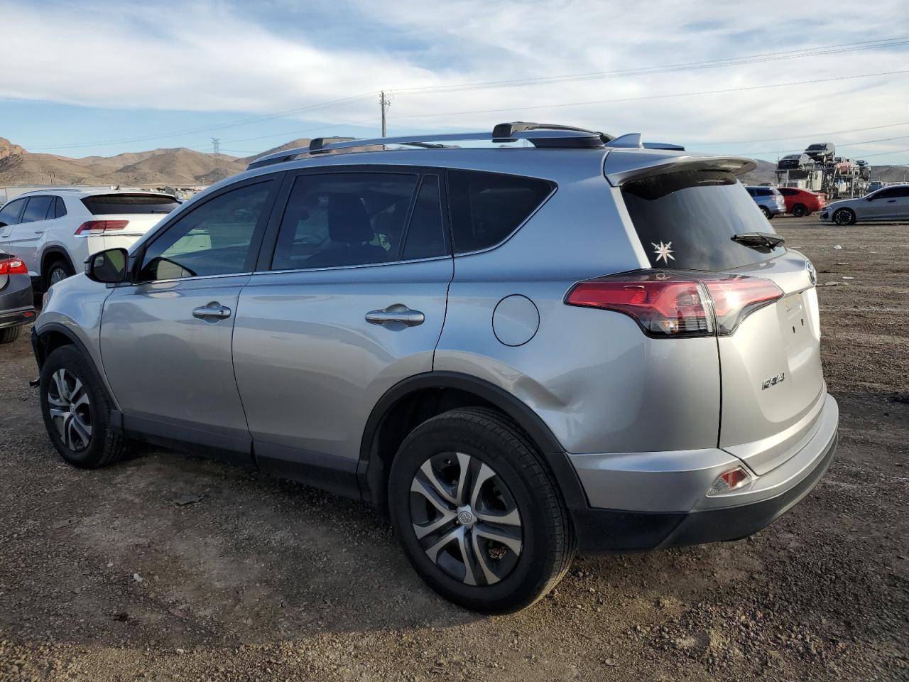 2018 TOYOTA RAV4 LE - Фото 2