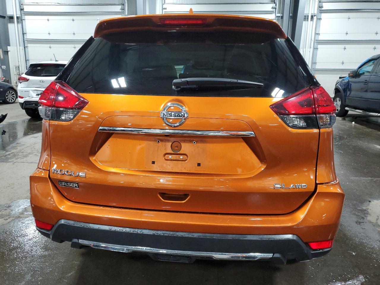 2017 NISSAN ROGUE SV - Фото 6