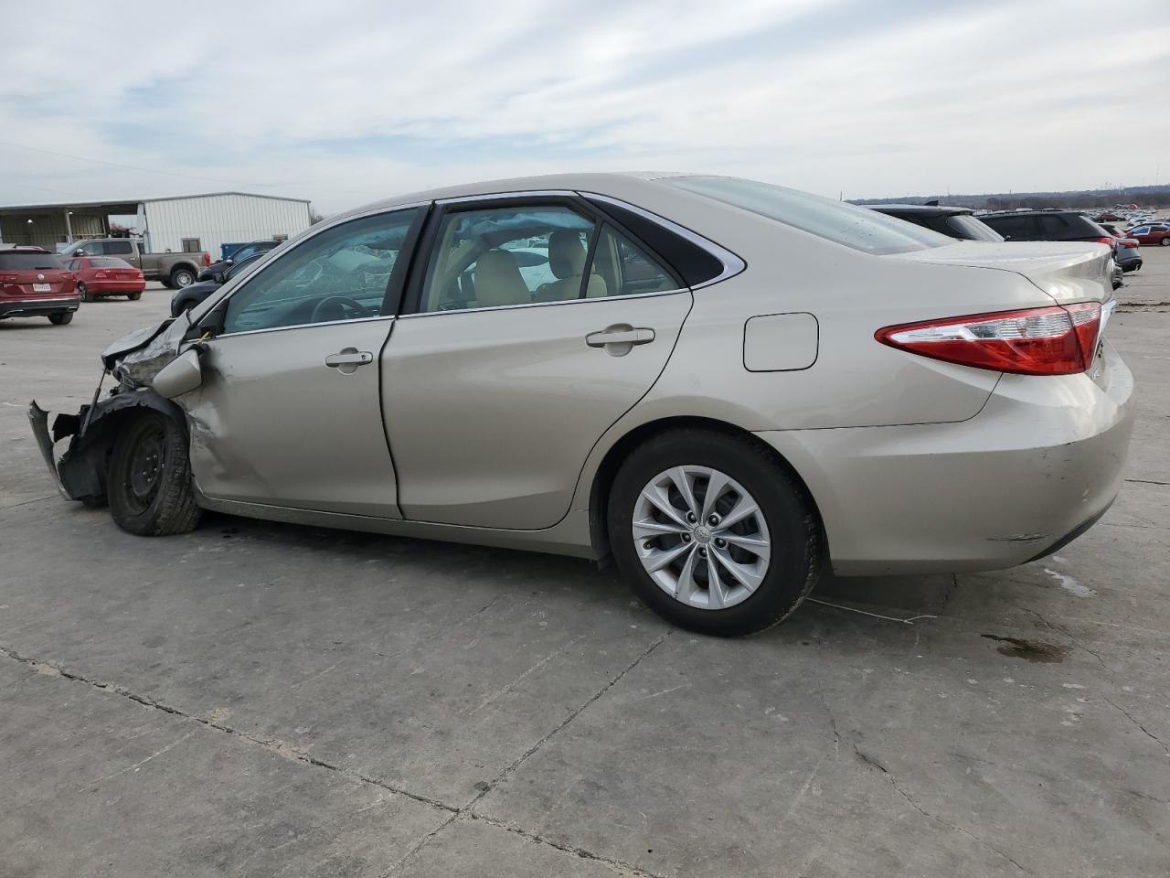 2016 TOYOTA CAMRY LE - Фото 2