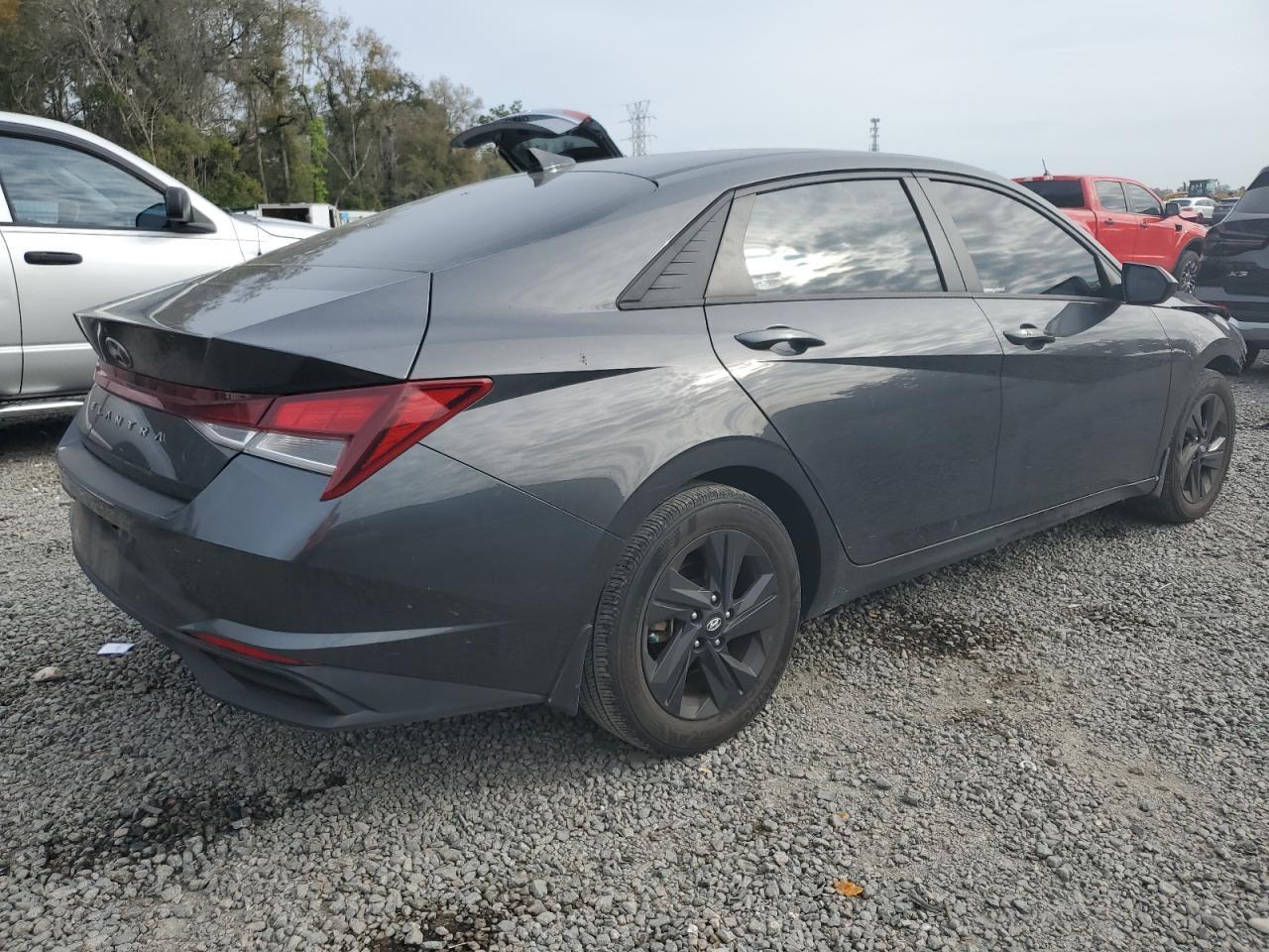 2022 HYUNDAI ELANTRA SE - Image 3