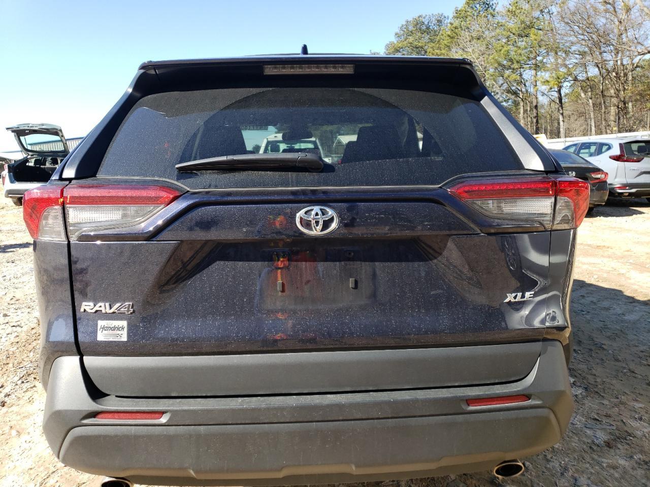 2020 TOYOTA RAV4 XLE - Image 6