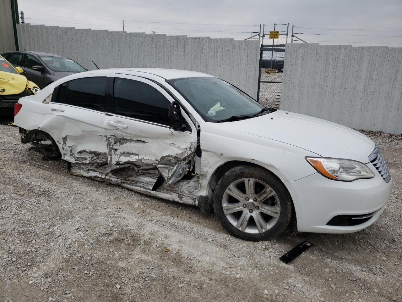 2013 CHRYSLER 200 LX - Фото 4